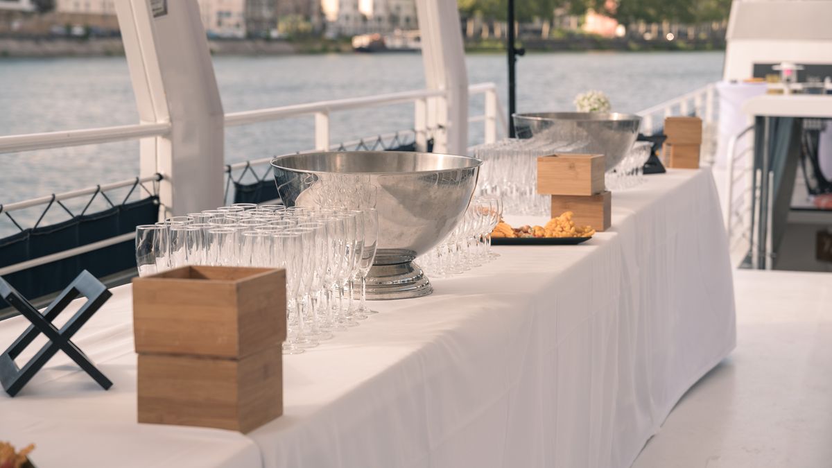 Journée séminaire croisère à Lyon : pourquoi organiser votre événement d'entreprise sur un bateau ?